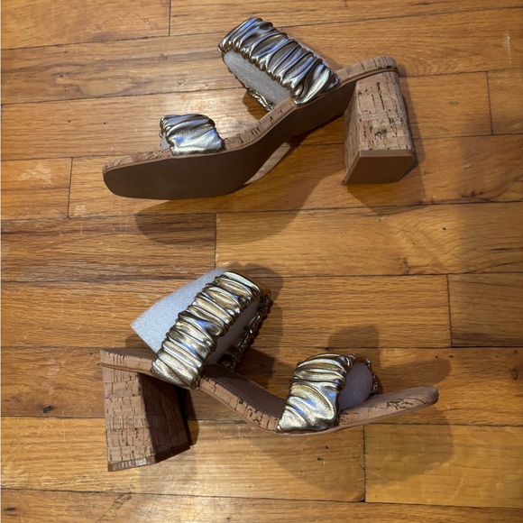 Corky’s gold heels 9 NIB - Picture 1 of 2